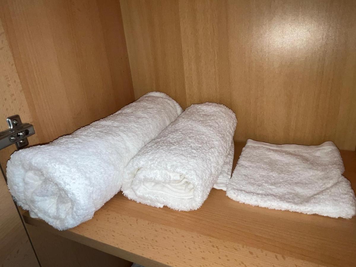 Zimmer Fuer Monteure, Handwerker Oder Reisende Есен Екстериор снимка