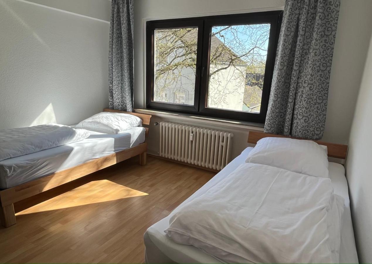Zimmer Fuer Monteure, Handwerker Oder Reisende Есен Екстериор снимка