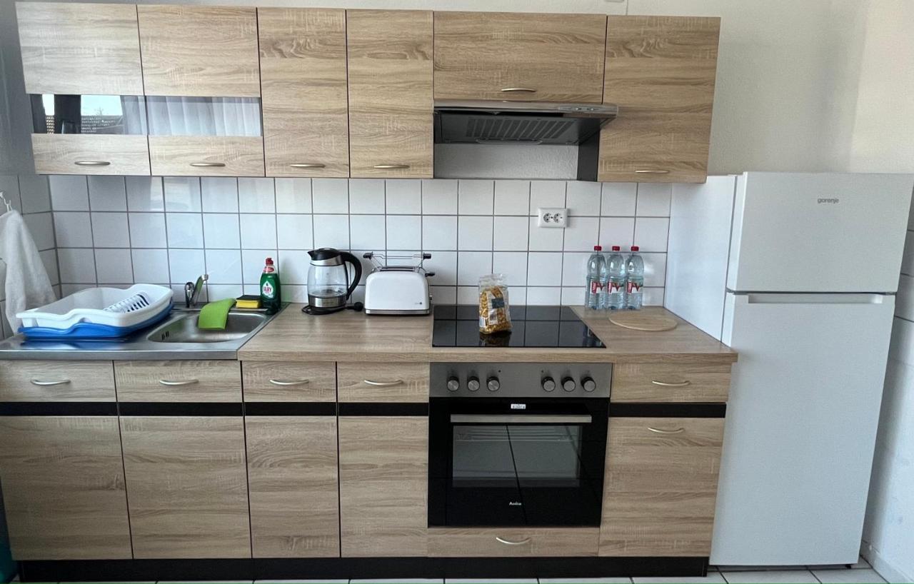 Zimmer Fuer Monteure, Handwerker Oder Reisende Есен Екстериор снимка